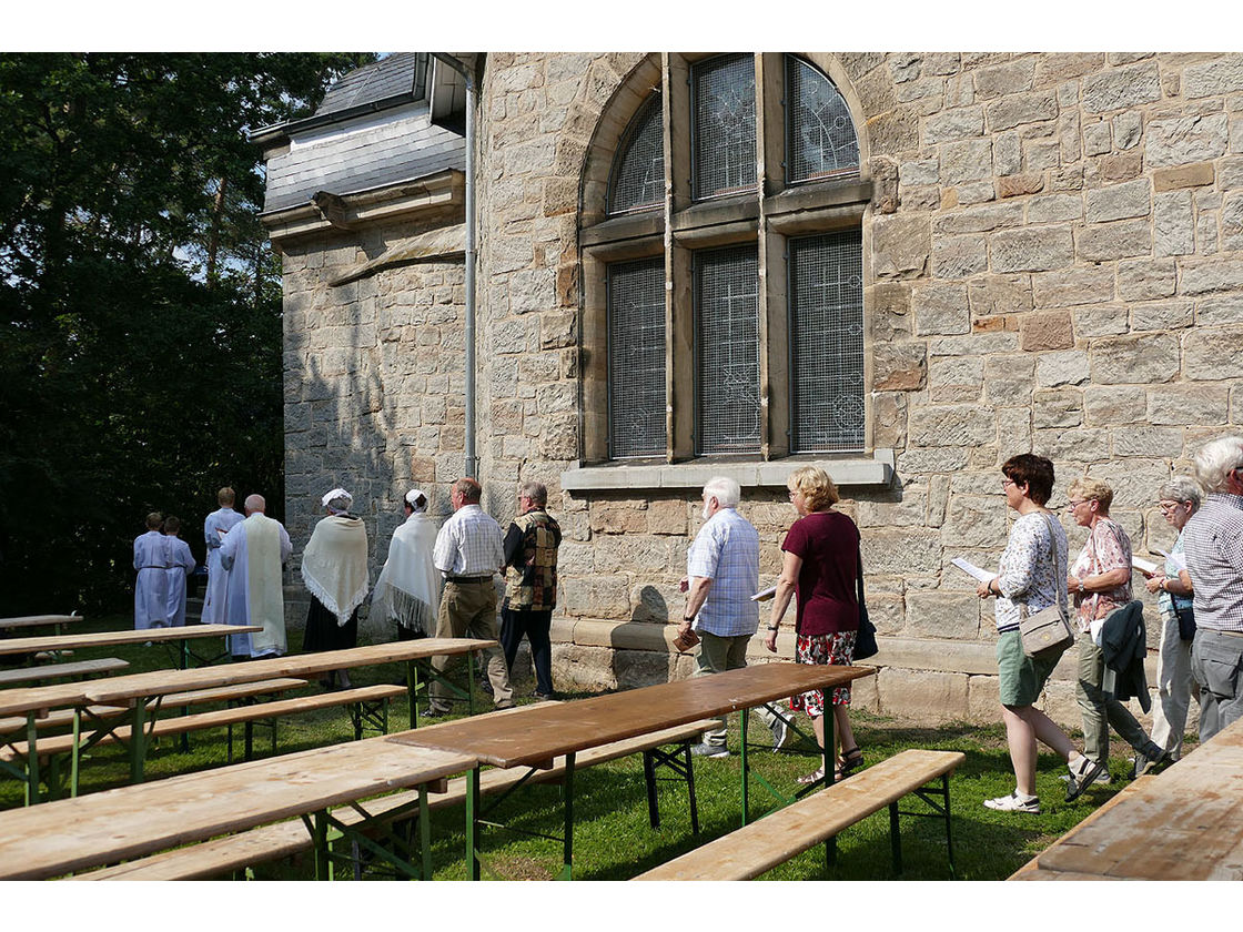 Nachfeier des Mährisch-Neustädter Wachsstockfestes an der Weingartenkapelle (Foto: Karl-Franz Thiede)